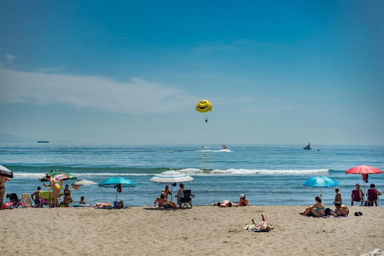 Benal Beach, Luxury Sea & Mountain View Beachside 1 Bedroom Apartment Benalmadena Bagian luar foto