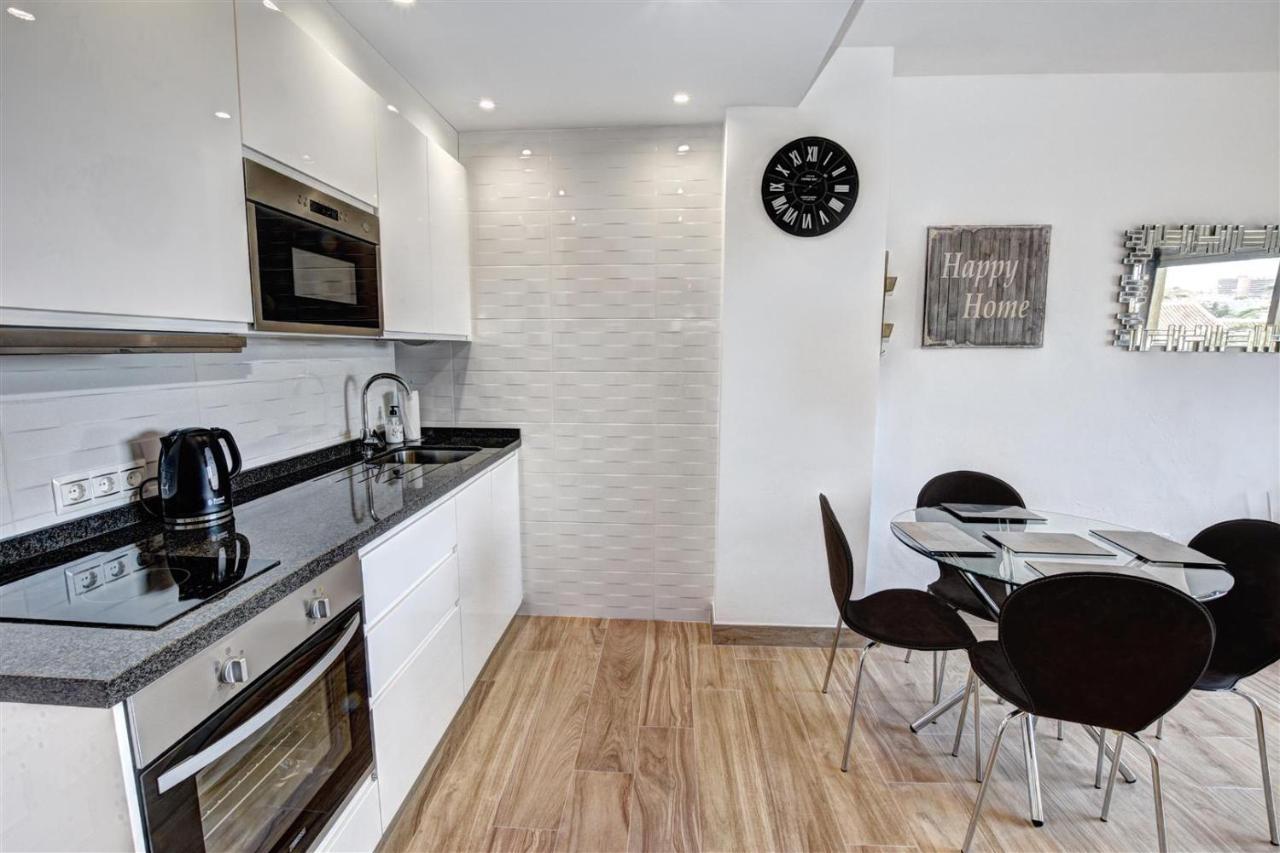 Benal Beach, Luxury Sea & Mountain View Beachside 1 Bedroom Apartment Benalmadena Bagian luar foto