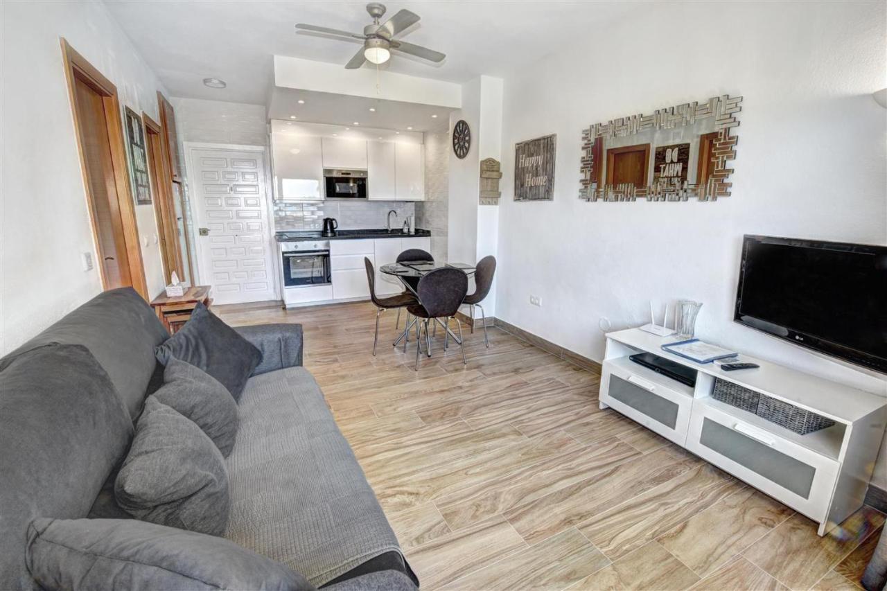 Benal Beach, Luxury Sea & Mountain View Beachside 1 Bedroom Apartment Benalmadena Bagian luar foto