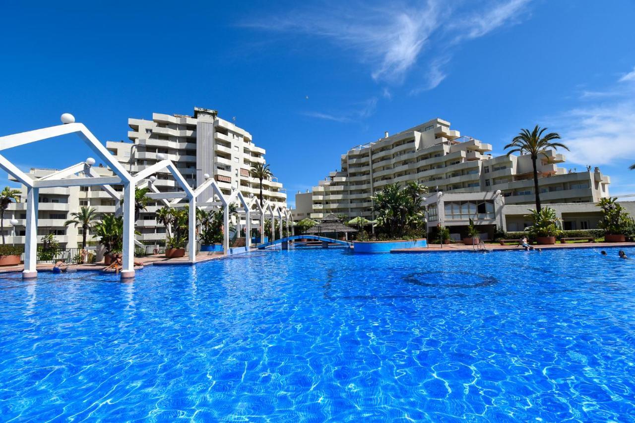 Benal Beach, Luxury Sea & Mountain View Beachside 1 Bedroom Apartment Benalmadena Bagian luar foto