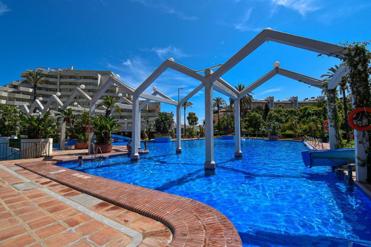 Benal Beach, Luxury Sea & Mountain View Beachside 1 Bedroom Apartment Benalmadena Bagian luar foto