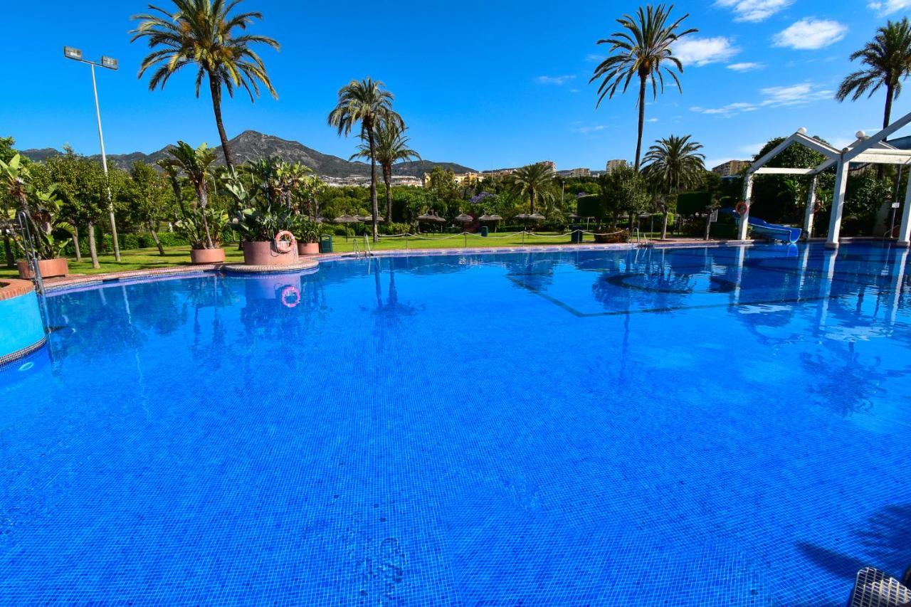 Benal Beach, Luxury Sea & Mountain View Beachside 1 Bedroom Apartment Benalmadena Bagian luar foto