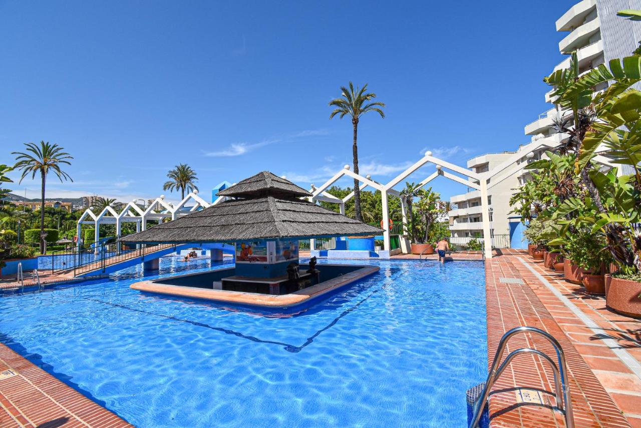 Benal Beach, Luxury Sea & Mountain View Beachside 1 Bedroom Apartment Benalmadena Bagian luar foto