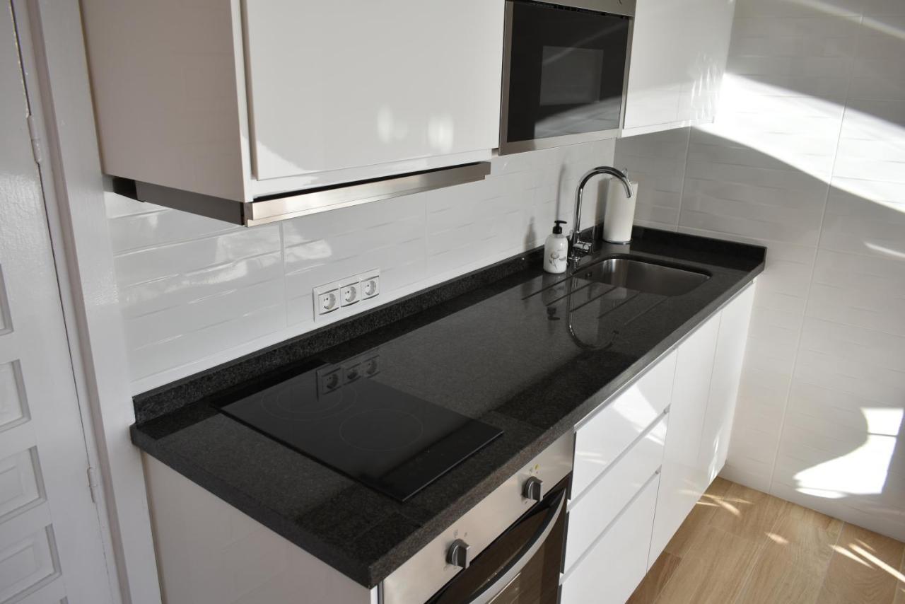 Benal Beach, Luxury Sea & Mountain View Beachside 1 Bedroom Apartment Benalmadena Bagian luar foto